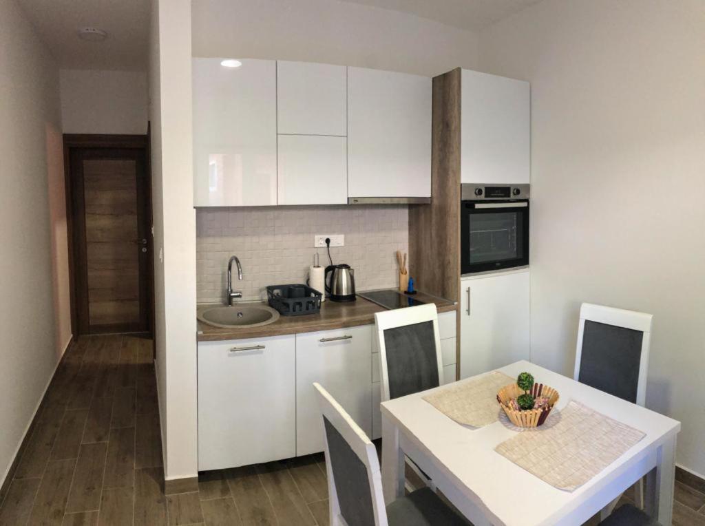 Apartmani Cupara Tivat Eksteriør bilde